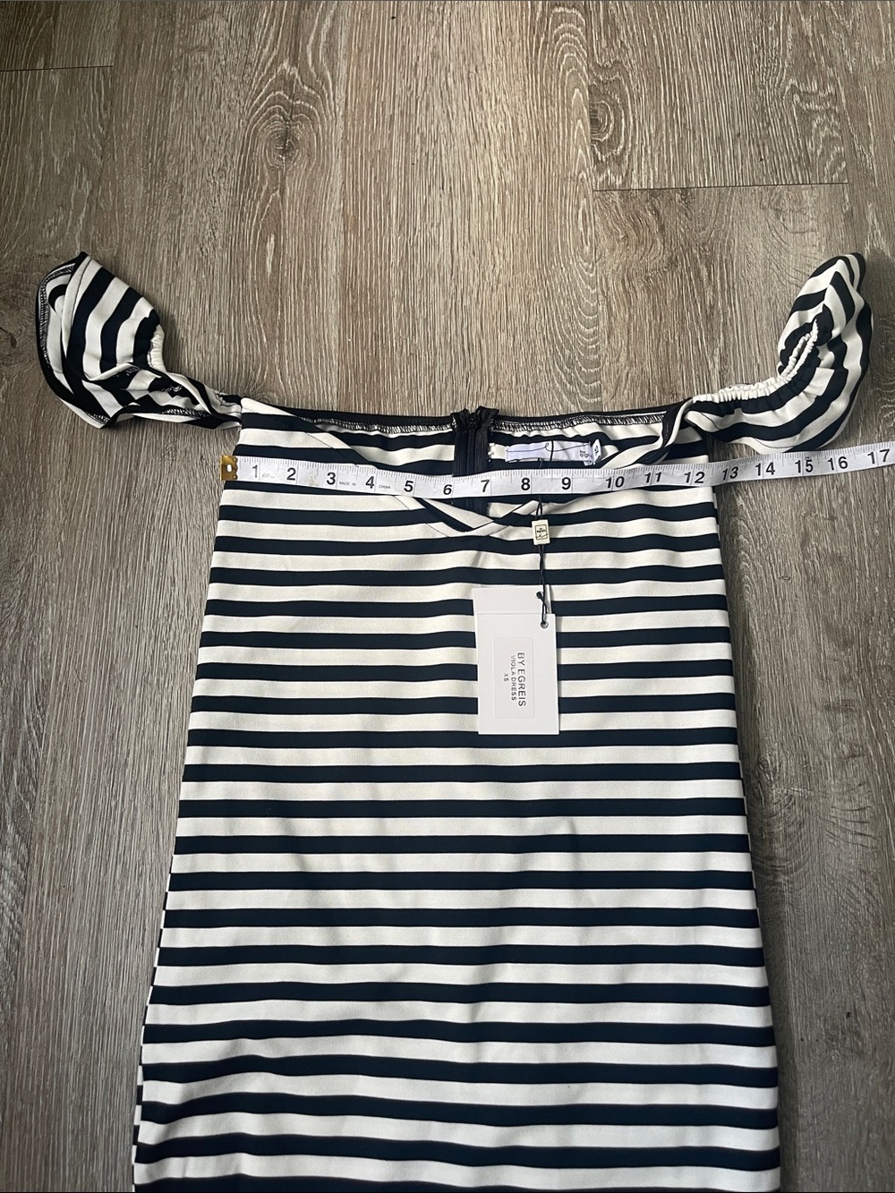 By Egreis Striped Ruffle Bodycon Off-Shoulder Dress NWT xs viola black and white - Picture 4 of 6